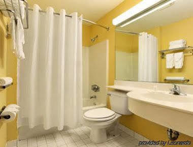 Quality & Eisenhower Area Hotel 2*
